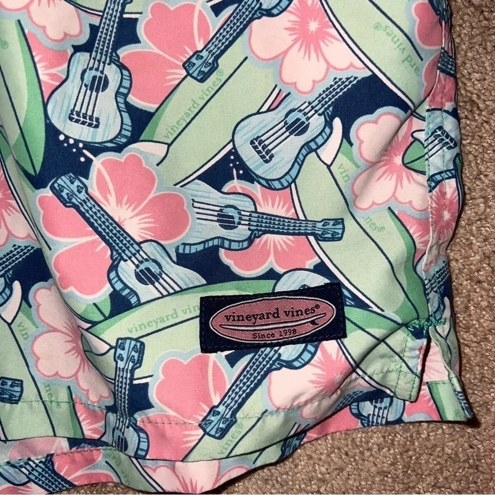 Vineyard Vines Men’s a happy Swim Trunks Pink Blue Flowers and Guitars Size Sm